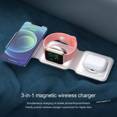 Convenient 15W Foldable Magnetic Charging Station for iPhone 14 Pro/Airpod Pro/iWatch 8